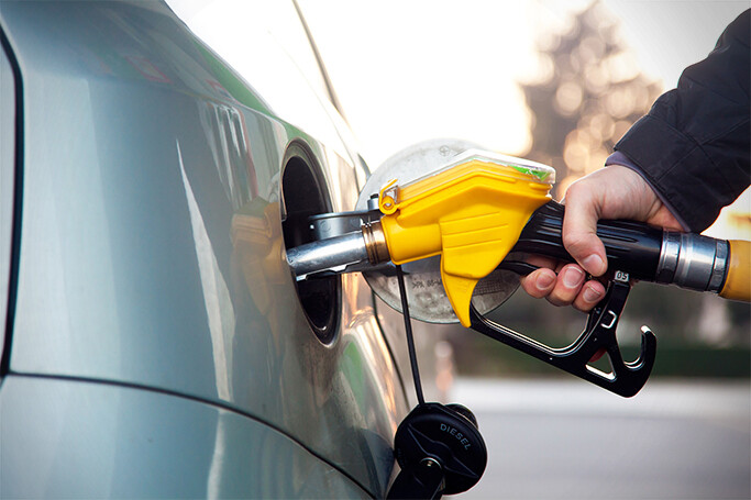plein carburant compteur réservoir de carburant essence Mondial de l'Auto 2022
