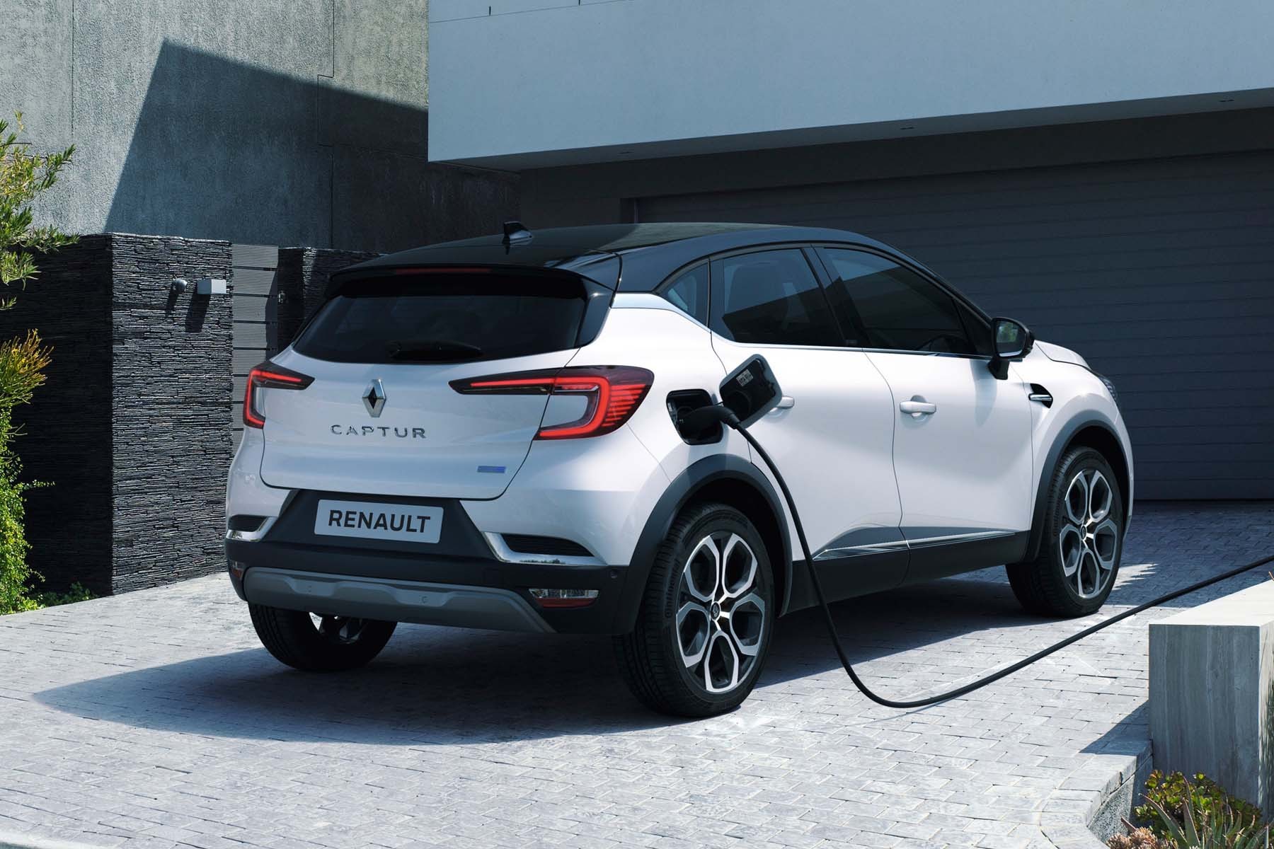 Electrique, hybride et hydrogène voiture électrique Renault Captur E tech hybride rechargeable Mondial de l'Auto 2022