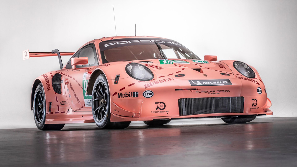 Porsche 911 RSR "Pink Pig" voitures de compétition Mondial de l'Auto 2022