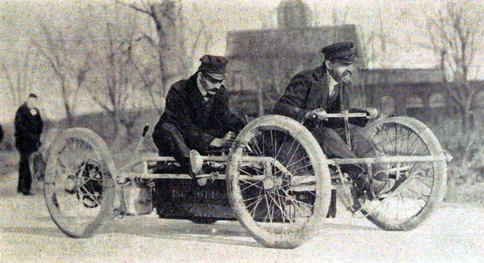 Andrew L. Riker, recordman du mille en électrique en 1901 (en 63 secondes soit 91,42 km/h) sport auto Mondial de l'Auto 2022