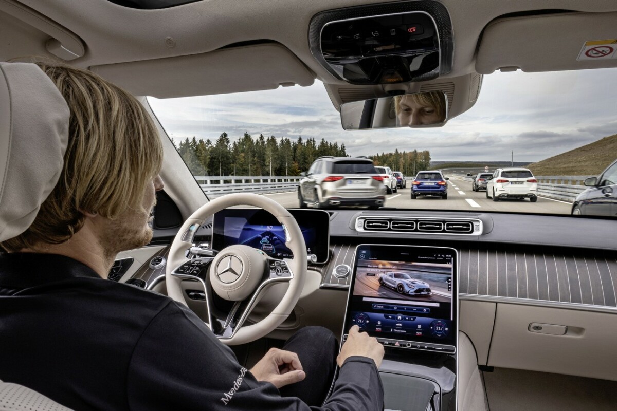 Mercedes Benz autonome niveau 3 Mondial de l'Auto 2022