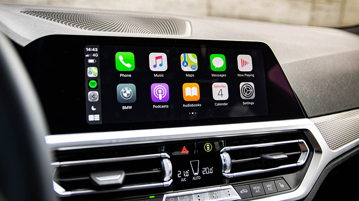 Apple CarPlay Que votre voiture soit ancienne ou plus récente, elle dispose de possibilités de connectivité qui vous permettront de connecter votre smartphone. Crédit photo : Shutterstock Mondial de l'Auto 2022