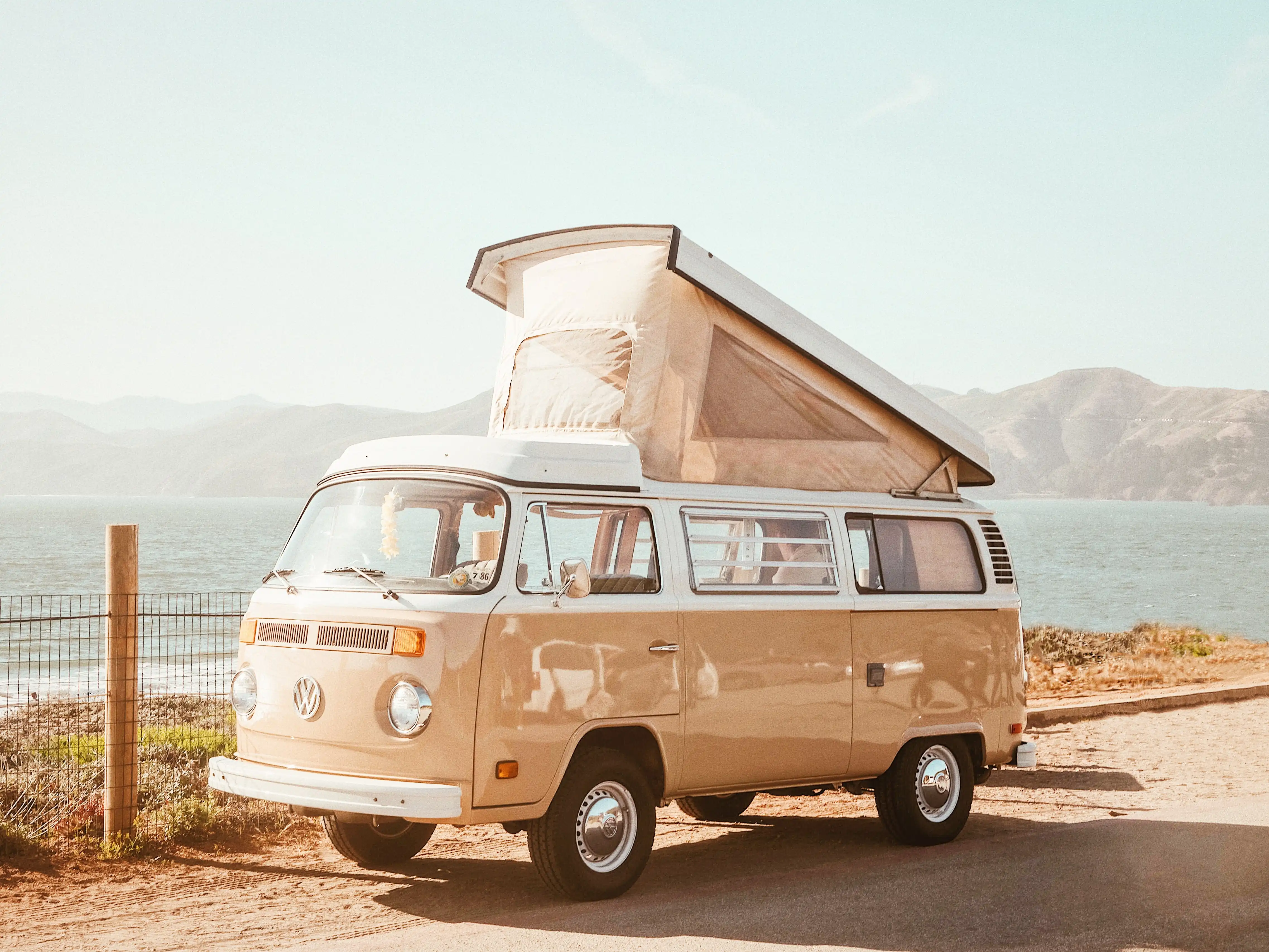 Les vans sont aussi une belle alternative aux traditionnels camping cars avec leur aménagement malin, leur encombrement réduit et leur style inimitable ! Mondial de l'Auto 2022