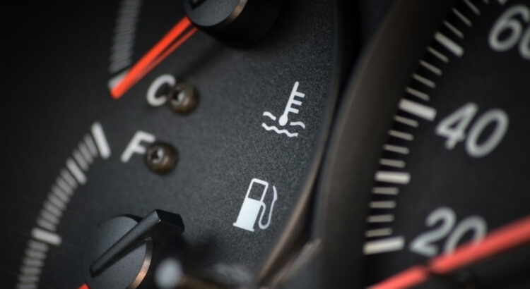 Il existe plusieurs intox sur les façons d'économiser du carburant. Crédit Photo : Shutterstock Mondial de l'Auto 2022