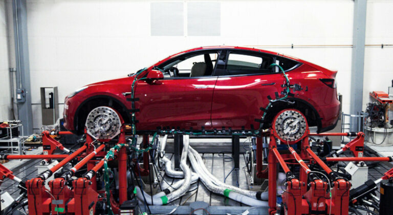 usine Tesla Usine Tesla robot taxi robot-taxi Mondial de l'Auto 2022