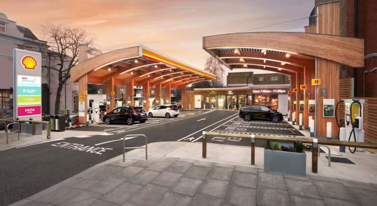 Une station hub a été ouverte par le pétrolier il y a quelques mois au Royaume-Uni Crédit photo : Shell Mondial de l'Auto 2022