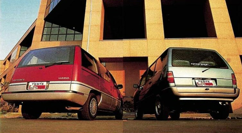 Renault Espace Chevrolet Lumina et Grancar Futura Ce clone du Renault Espace a été lancé en 1990. Crédit photo : Grancar Mondial de l'Auto 2022