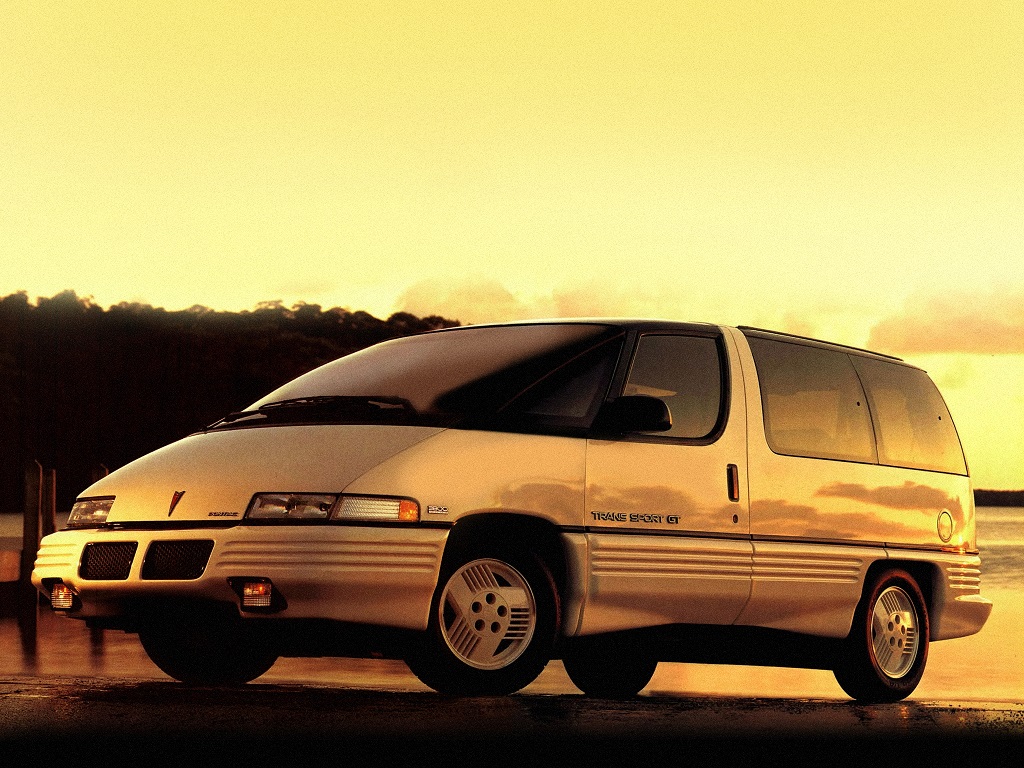 Le Pontiac Trans Sport, c'est l'outsider américain, concurrent direct du mythique Renault Espace dans les années 1990.Crédit photo : Pontiac Mondial de l'Auto 2022 Voyage en voiture en famille