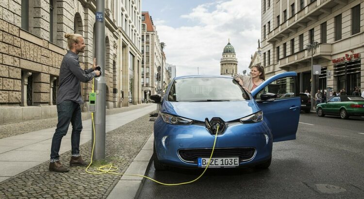 En Allemagne, l’entreprise Ubitricity, une filiale du groupe Shell, travaille sur des solutions de recharge pour les voitures électriques. Crédits : DR Mondial de l'Auto 2022
