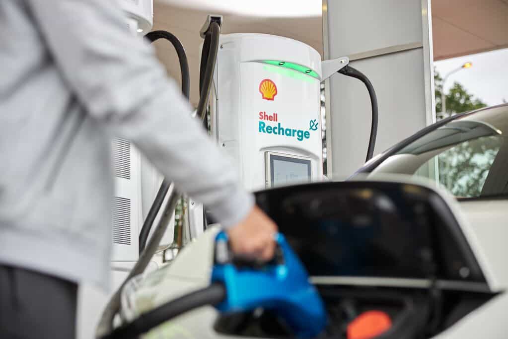 Le pétrolier Shell veut accélérer le développement de son réseau de recharge électrique Crédit photo : Shell Mondial de l'Auto 2022
