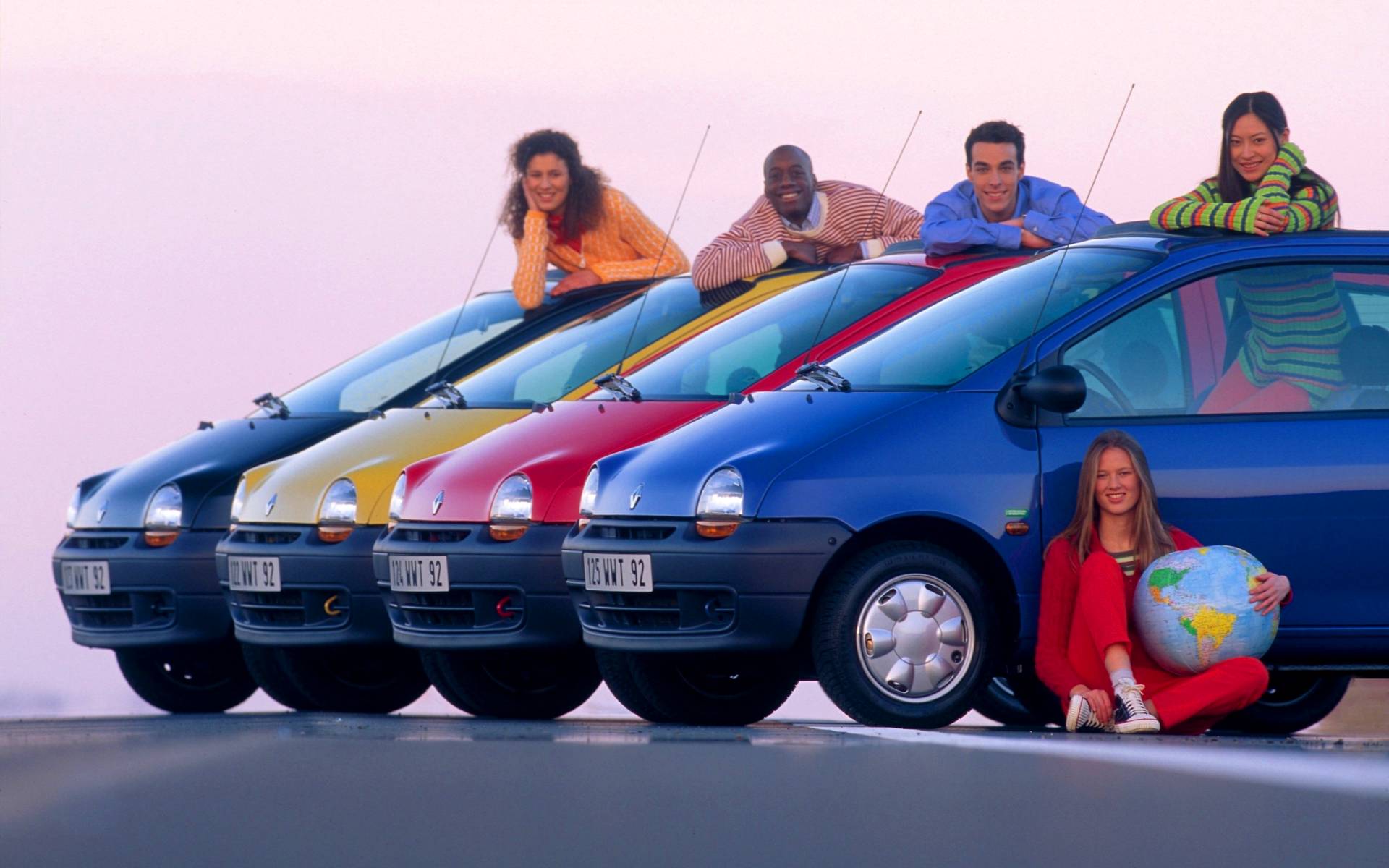 Renault Twingo 1 : le monospace pour tous !Crédit photo : Renault Mondial de l'AUto 2022