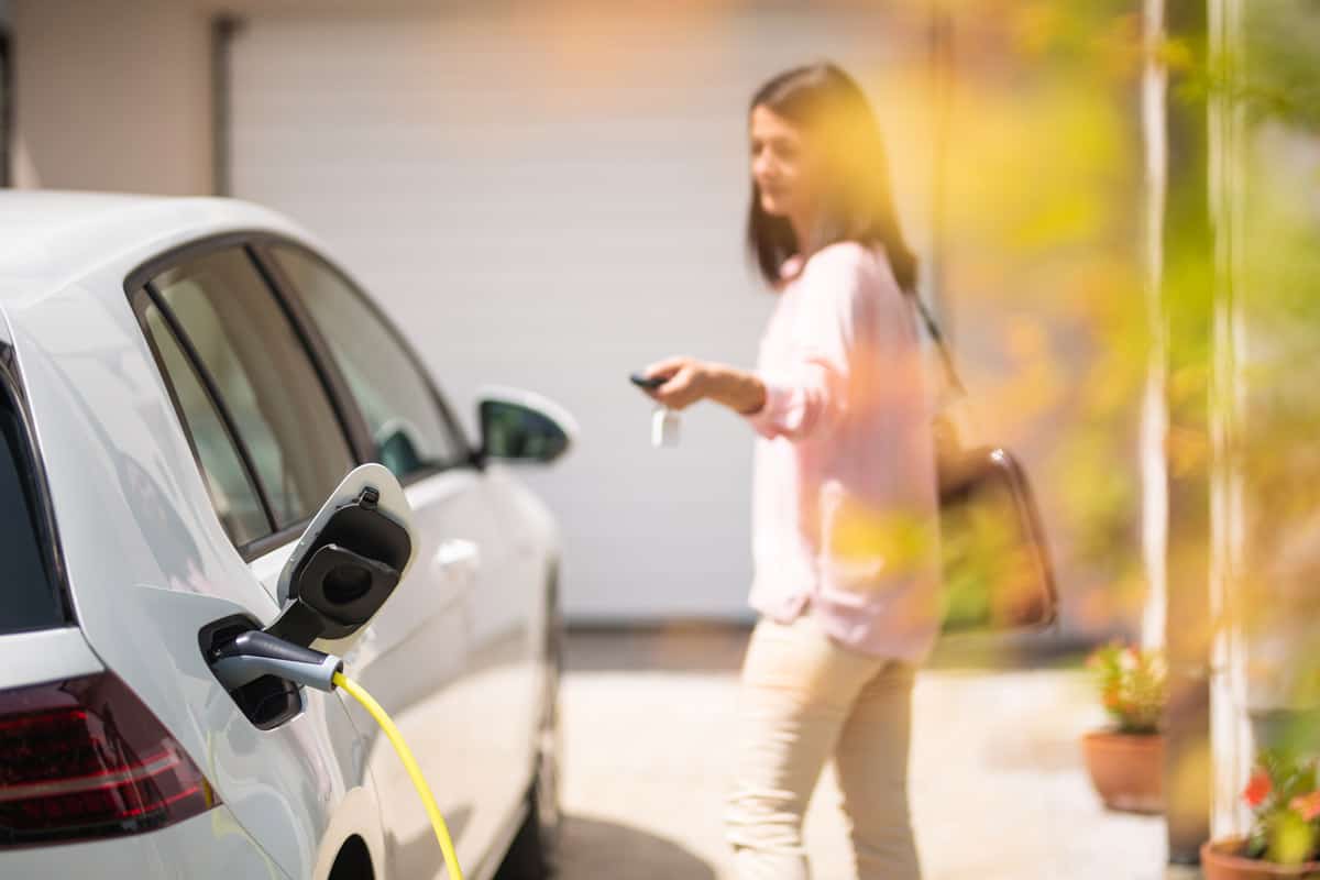 La transition énergétique va de plus en plus impacter vos habitudes d'automobiliste. Voici ce que cela changera à votre quotidien. Crédit photo : Shutterstock Mondial de l'Auto 2022