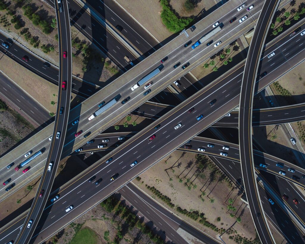 110 km/h sur une portion d'autoroute : bientôt la norme ? Crédits : Unsplash / Jared Murray