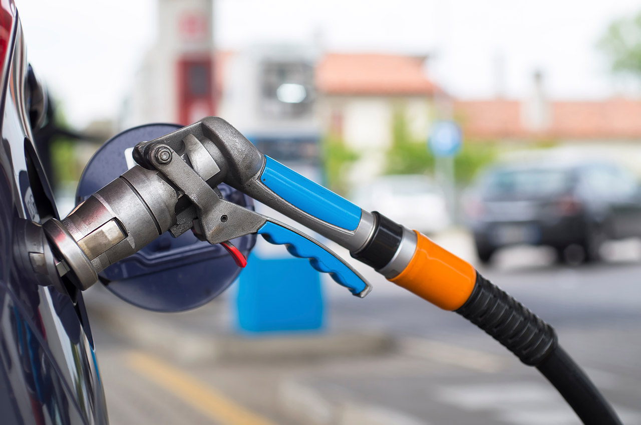 Installation GPL - Le GPL, ou Gaz de Pétrole Liquéfié, est un carburant alternatif qui est plus économique et écologique que le sans plomb ou le diesel. - Mondial de l'Auto 2022 Crédit photo : Shutterstock