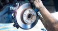 Les freins sont un organe indispensable à votre voiture, et doivent être entretenus. Voici trois problèmes courants à surveiller. - Mondial de l'Automobile Crédit photo : Shutterstock Mondial de l'Auto 2022