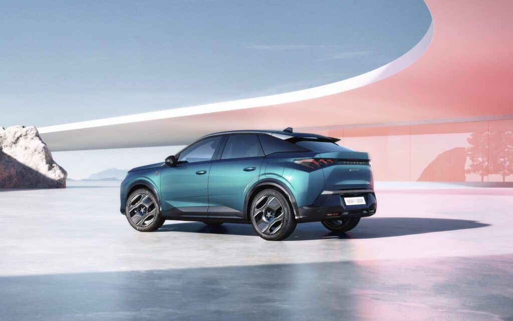 Mondial de l'auto, news, Peugeot réinvente son emblématique SUV avec le nouveau e-3008 vue de côté