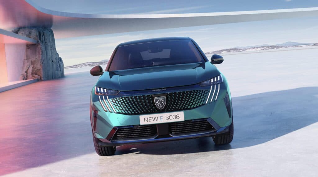 Mondial de l'auto, news, Peugeot réinvente son emblématique SUV avec le nouveau e-3008 en repensant complètement son modèle pour l'électrification vue de face