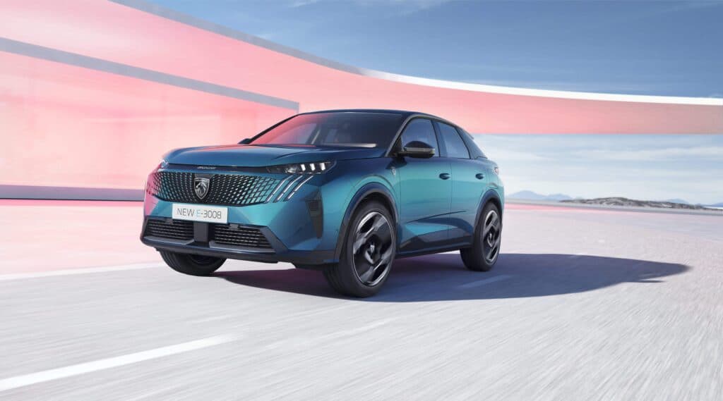 Mondial de l'auto, news, Peugeot réinvente son emblématique SUV avec le nouveau e-3008 en repensant complètement son modèle pour l'électrification nouvelles voitures 2024