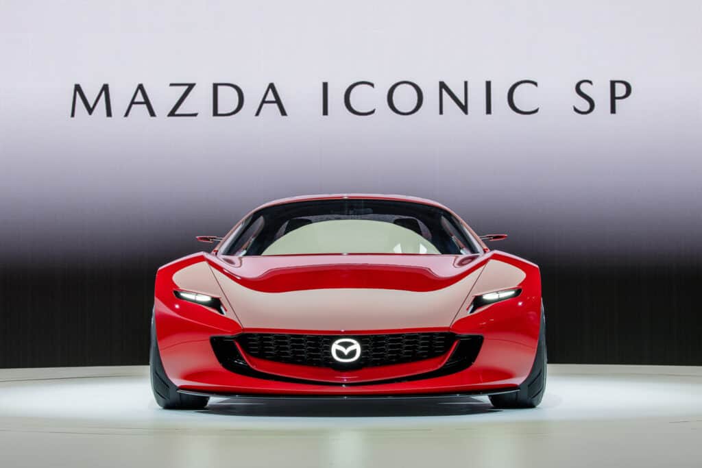 La Mazda Iconic SP de face Mondial de l'Auto 2024