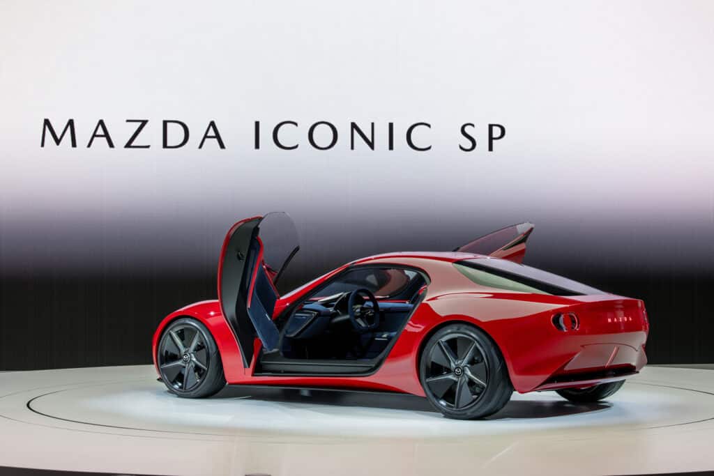 La Mazda Iconic SP dévoile ses lignes de 3/4 Mondial de l'Auto 2024
