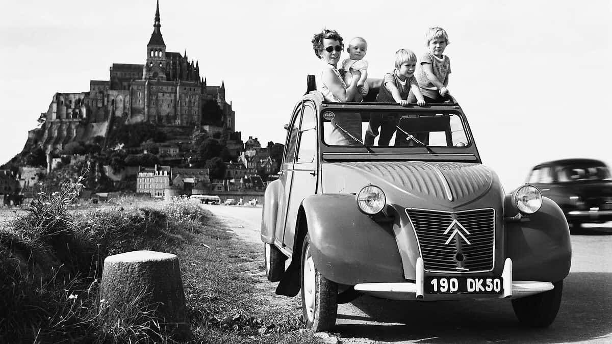 Mondial de l'auto, news passion, Citroën 2 CV 75 ans, Mont St Michel