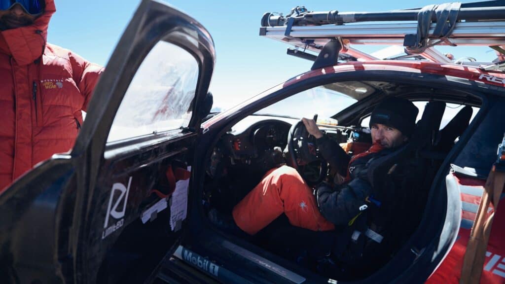 Mondial de l'auto, Romain Dumas au volant de sa 911 développée par RD Limited