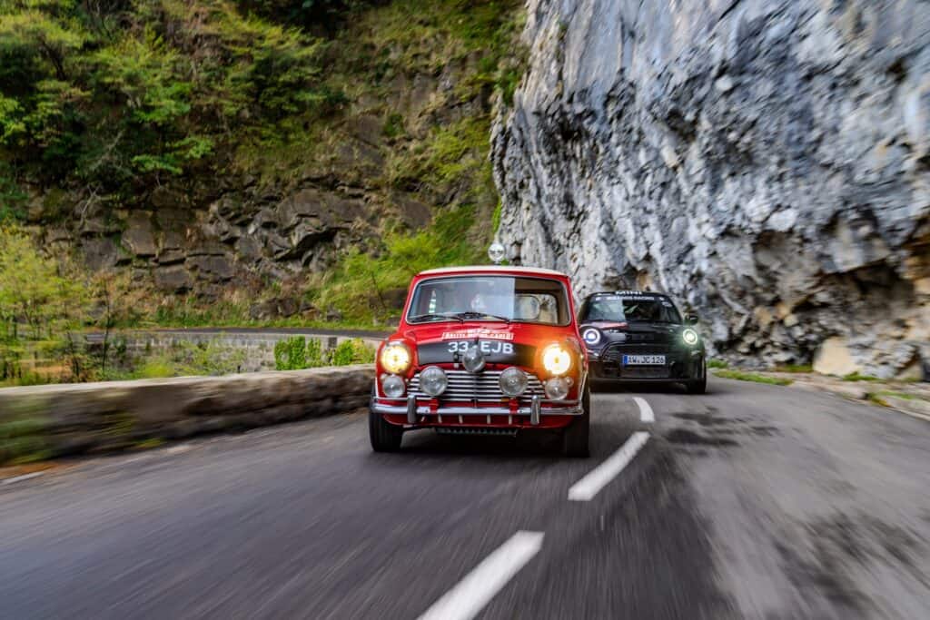 Mini Cooper Rally Mondial de l'Auto 2024, Mini Cooper célèbre ses 3 victoires au Rallye Monte-Carlo avec une série de magnifiques photos avec une Mini john cooper works