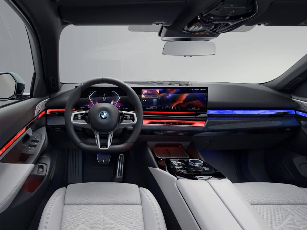 Vue intérieure de la nouvelle 5 Touring - BMW Mondial de l'auto 2024