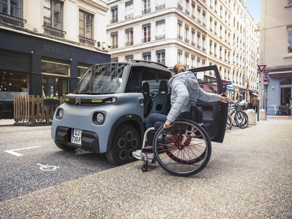 Mondial de l'auto 2024, la Citroën Ami For All facilite la mobilité des PMR et des personnes en situation de handicap