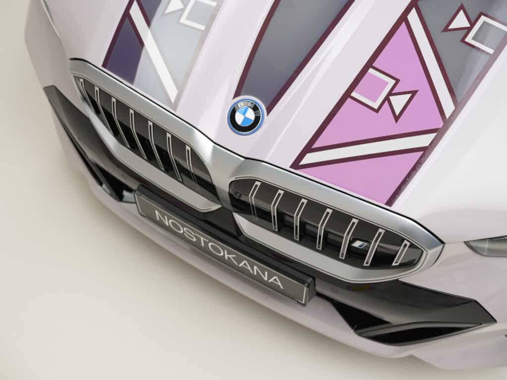 Mondial de l'auto 2024, BMW présente l'Art Car BMW i5 Flow NOSTOKANA intégrant la technologie BMW E-Ink