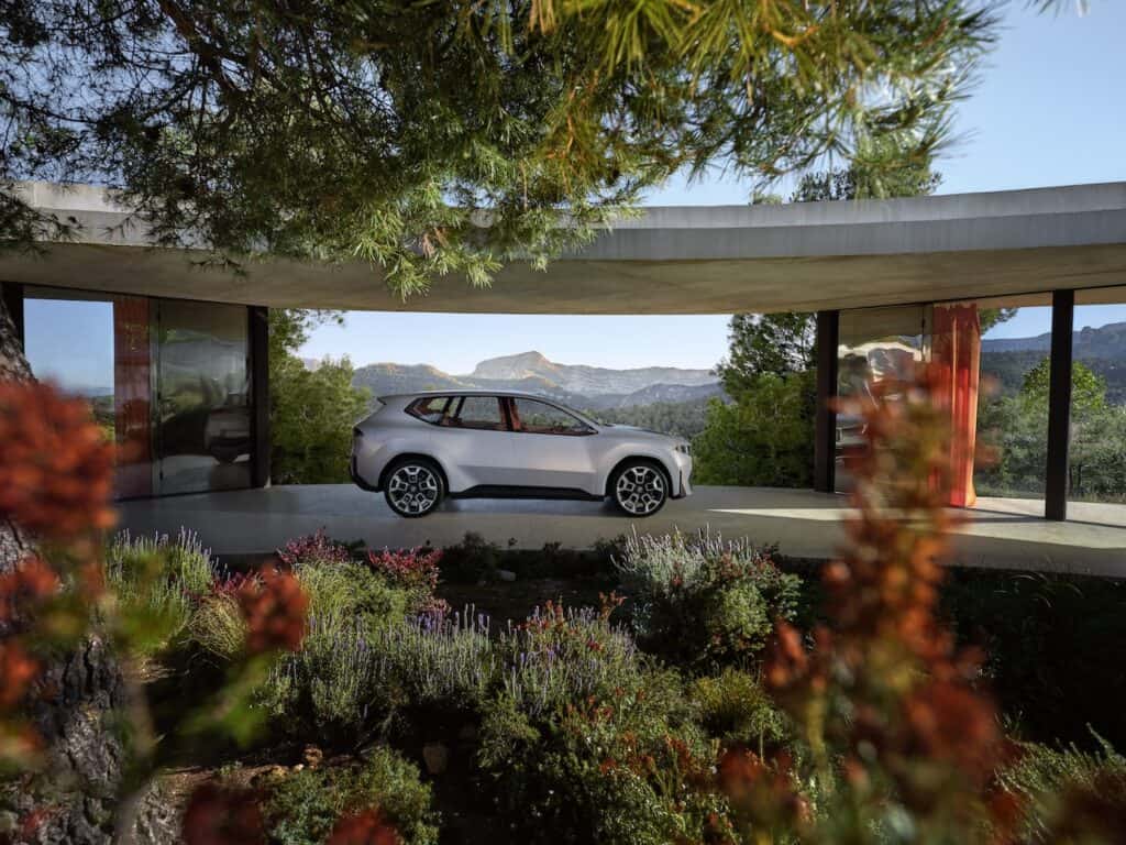 Mondial de l'auto 2024, BMW VISION NEUE KLASSE X de côté, le futur des SUV BMW