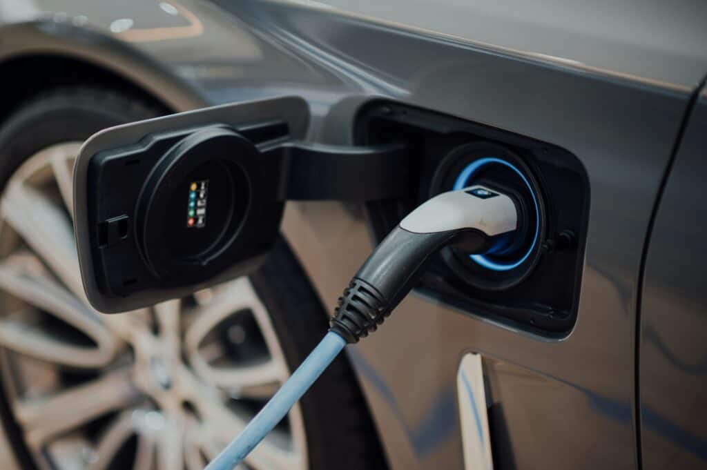 Voiture électrique en charge mondial de l'auto 2024