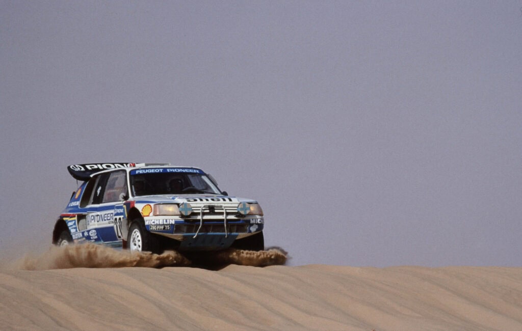 Peugeot 205 Turbo 16 T16 40 ans ici en 1988 au rallye raid Paris Dakar avec Juha Kankkunen champion du monde des rallyes et vainqueur de l'épreuve Mondial de l'Auto 2024