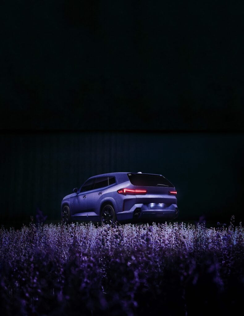 Mondial de l'Auto 2024, Naomi Campbell nouvelle collaboration auto mode et luxe BMW XM Mystique Allure, festival de cannes vue de 3/4 arrière