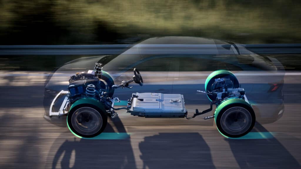 Mondial de l'Auto 2024, 4×4 300 ch, son système hybride permet de réaliser le 0 à 100 km/h en 6,4 sec