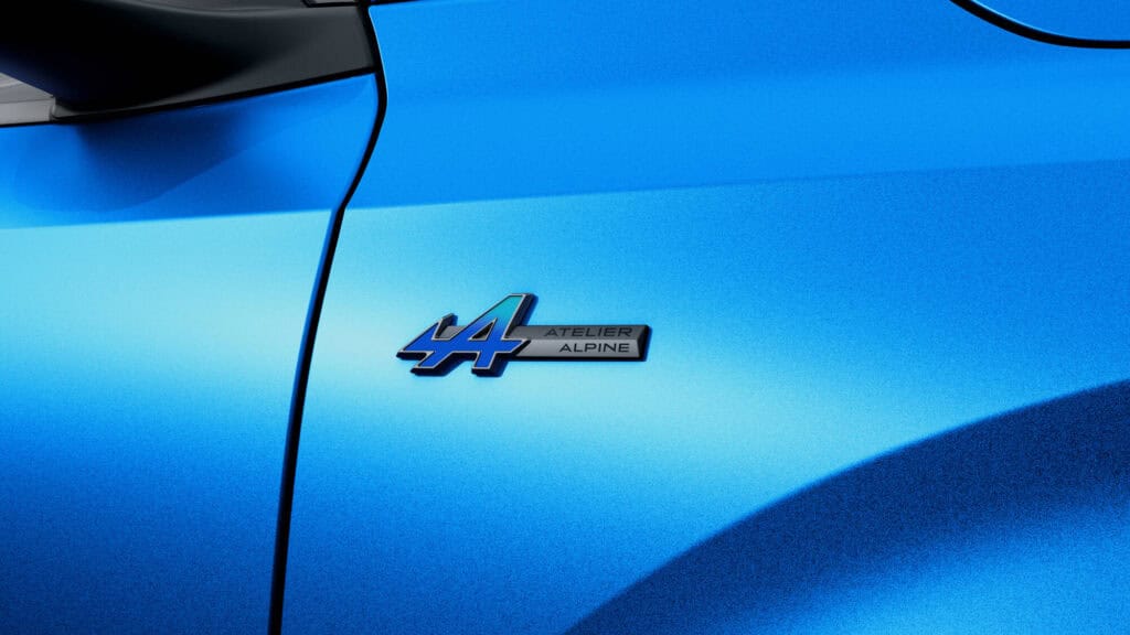 Mondial de l'Auto 2024, Renault Rafale E-Tech 4×4 300 ch, badge Atelier Alpine et peinture Alpine Sommet Satin exclusive