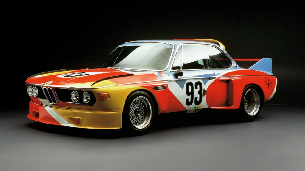 Julie Mehretu et son art car BMW M Hybrid V8 #20 perpétuent l'héritage d'Alexander Calder et sa BMW 3.0 CSL 