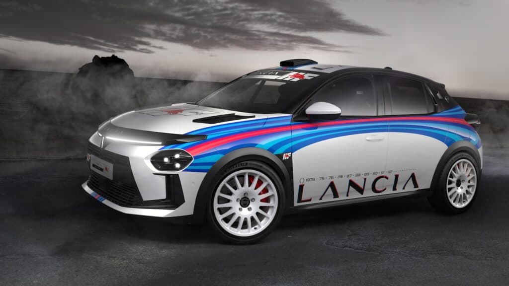 Mondial de l'auto 2024, vue de 3/4 avant Lancia Ypsilon Rally 4 HF