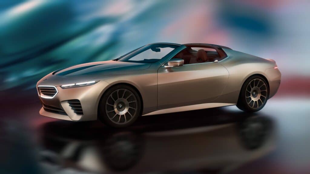 Mondial de l'auto 2024, BMW Concept Skytop, lignes fluides et musclées vues de l'avant gauche