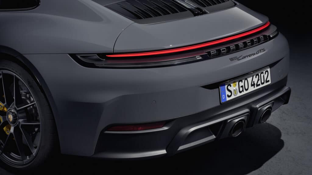 Diffuseurs adaptatifs de La nouvelle 911 Carrera GTS t-hybrid, Mondial de l'auto 2024,
