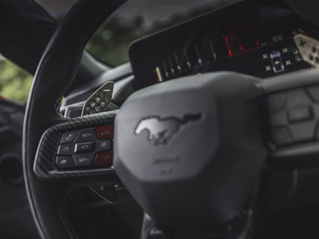 Ford Mustang GTD (2025) intérieur détail du nouveau volant mondial de l'auto