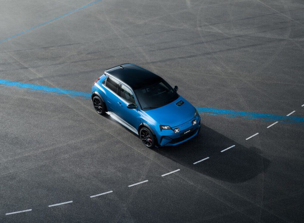 GTS Bleu Alpine Vision de trois quart avant mondial de l auto 2024