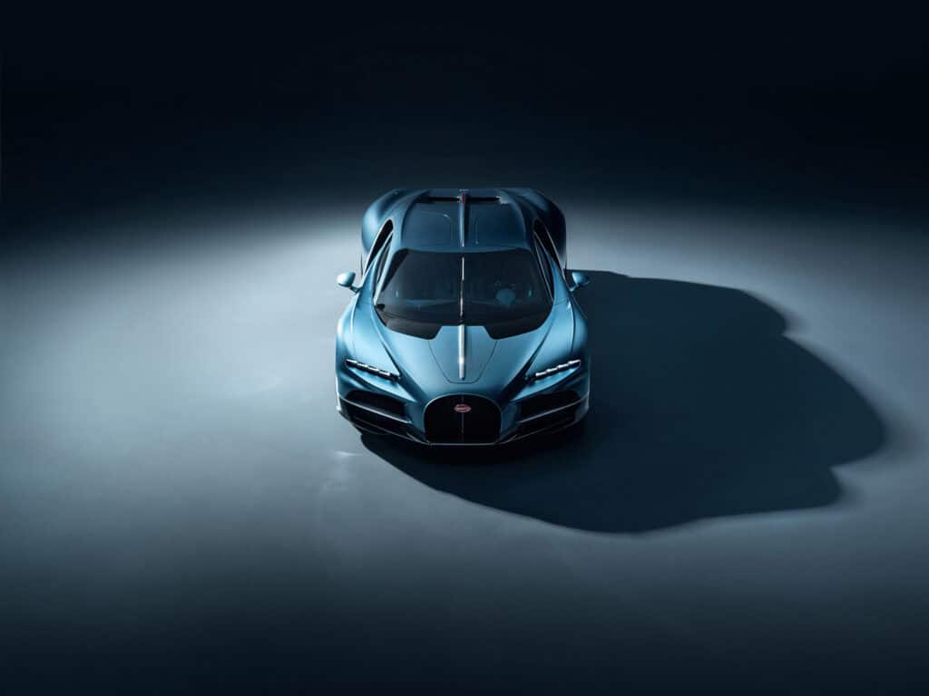 Nouvelle Bugatti Tourbillon 2026, bicolor bleu, de face mondial de l'auto 2024