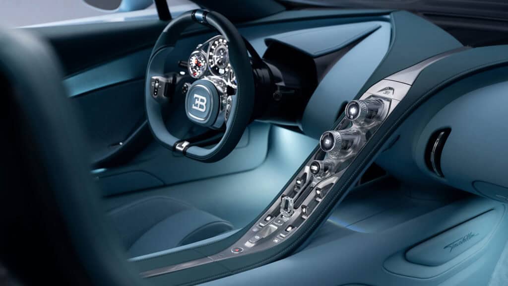 nouvelle bugatti tourbillon, une console centrale mêlant verre et aluminium, mondial de l'auto 2024