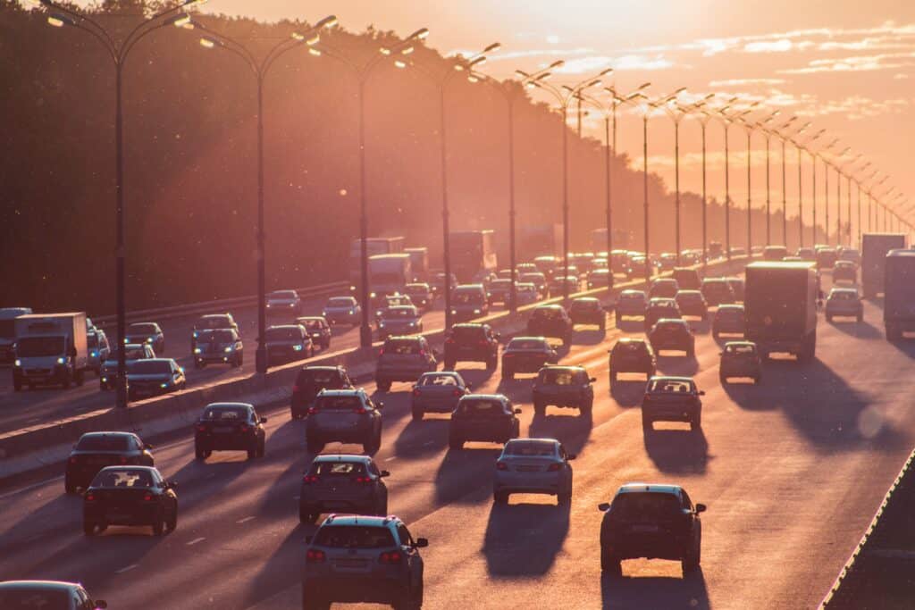embouteillage sur la route - photo d'embouteillage dans une agglomération - mondial de l'auto 2024