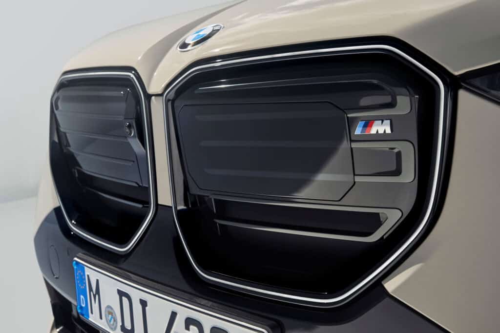 Calandre verticale et éclairage distinctif BMW Iconic Glow, BMW X3 2024, Mondial de l'auto 