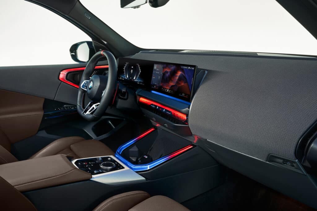 BMW Curved Display et la BMW Interaction Bar, mondial de l'auto 2024