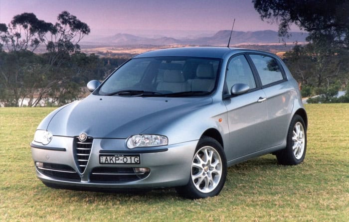 Mondial de l'auto 2024, coty, car of the year, Voiture de l'année 2001 - Alfa Romeo 147, l'élégance à l'italienne