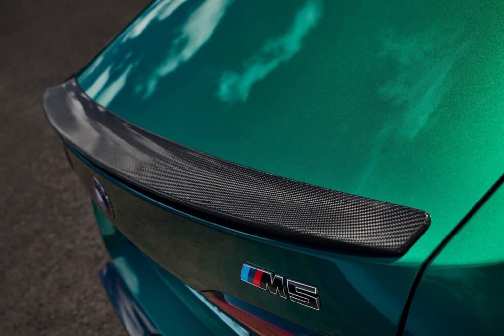 mondial de l'auto 2024, bmw Spoiler du Pack M Carbon en option