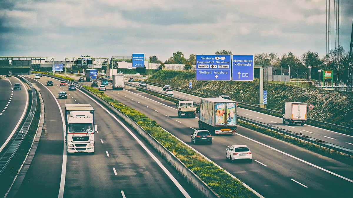 - mondial de l'auto 2024 - économies sur autoroute - autoroute allemande - autoroute des vacances
